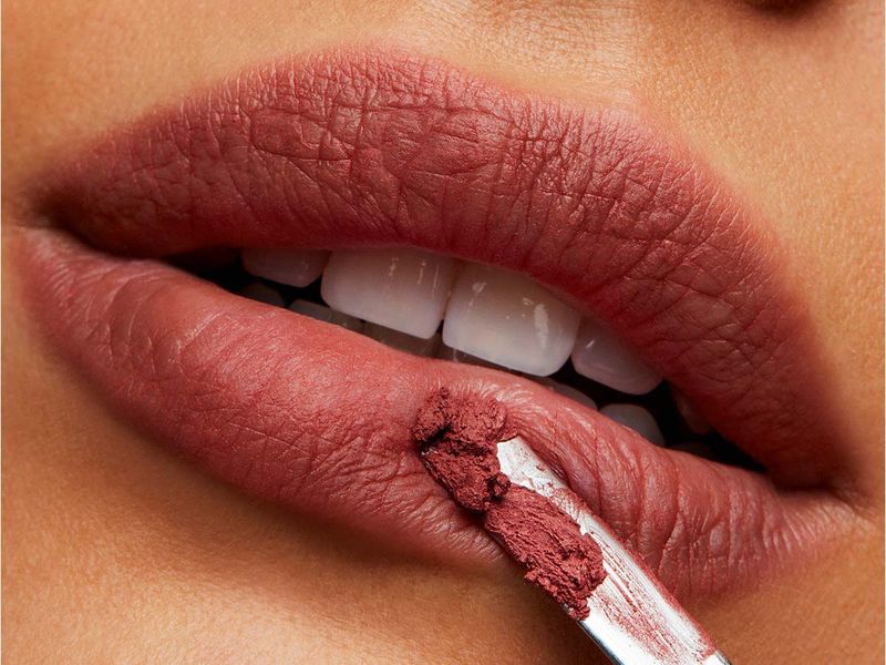 Powder-Kiss-Lipstick-Sultry-Move-3