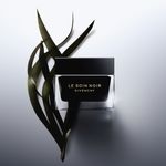 Le-Soin-Noir-Light-Cream-3