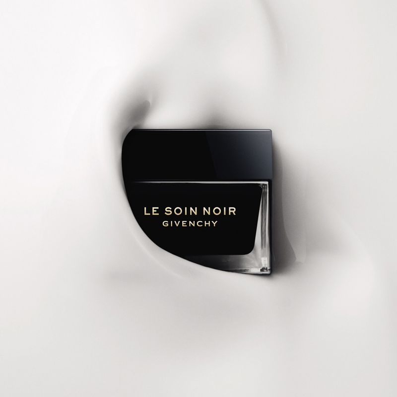 Le-Soin-Noir-Light-Cream-4