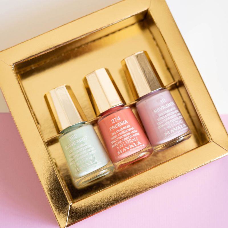 Festive-Tree-Gold-Esmaltes-Set-1